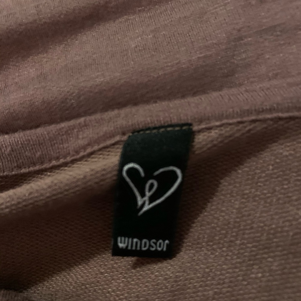 WINDSOR Long Sleeve Crop. Size Medium - Picture 4 of 4